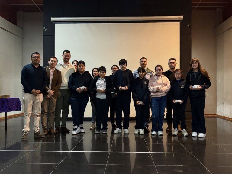 Entrega de lentes ópticos para estudiantes de nuestra comuna