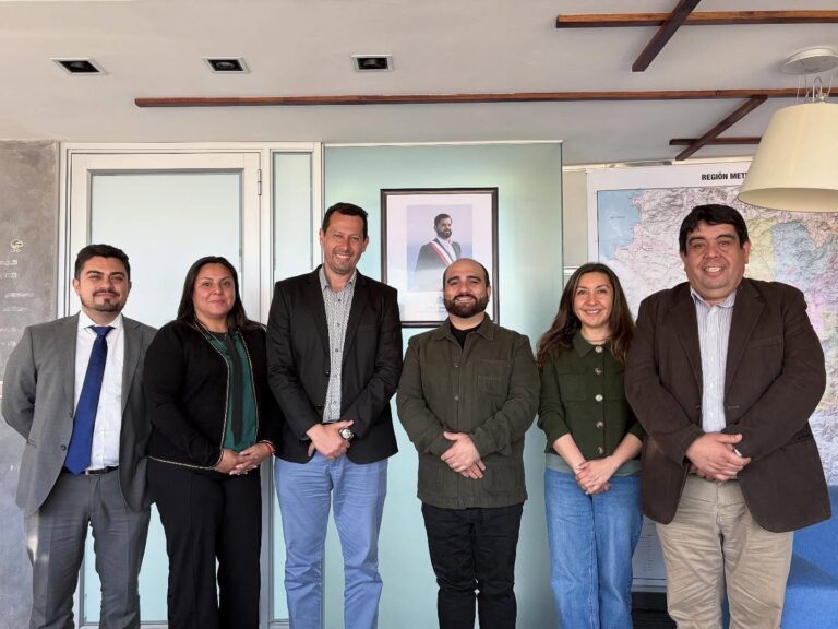 Reunidos junto a Seremi de Bienes Nacionales de la Region Metropolitana