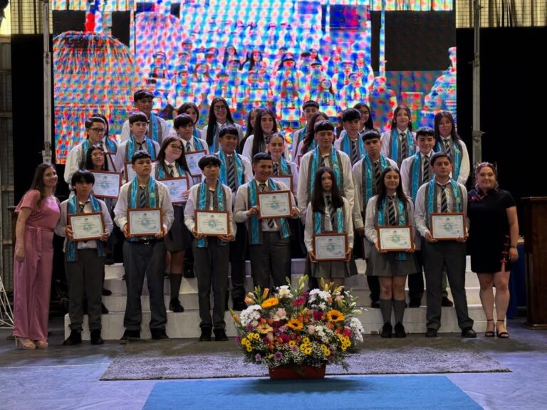 Escuela Nueva América celebró Licenciatura 2025