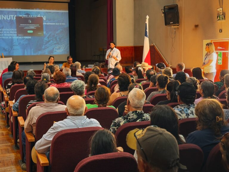 Programa “Conecta Beneficios” realiza entrega de tarjetas