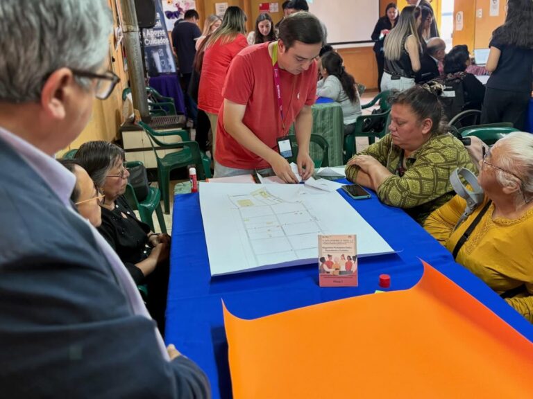 Encuentro comunitario enfocado en la dependencia y los cuidados