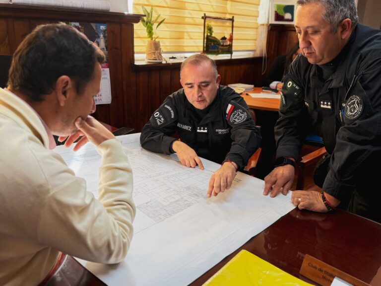 REUNIÓN DE TRABAJO JUNTO A DIRECTOR REGIONAL DE GENDARMERÍA