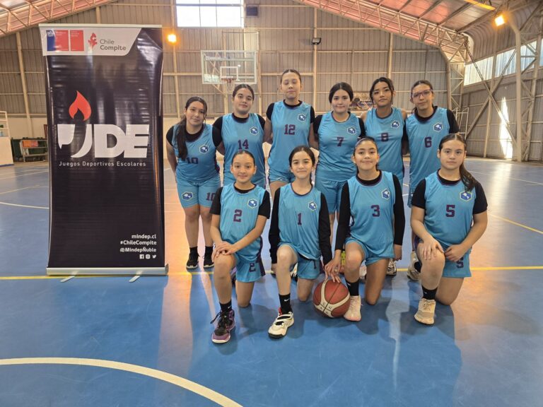 ¡CAMPEONAS COMUNALES: EL BÁSQUETBOL FEMENINO DE NUESTRA ESCUELA LLEGA A LO MÁS ALTO!