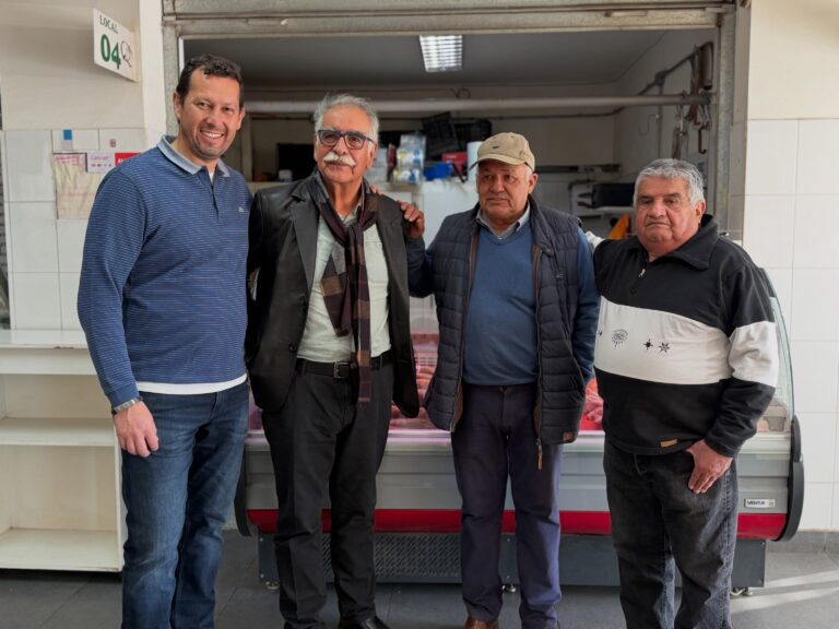 REUNIÓN JUNTO A LOCATARIOS DEL MERCADO MUNICIPAL Y SU NUEVO ADMINISTRADOR