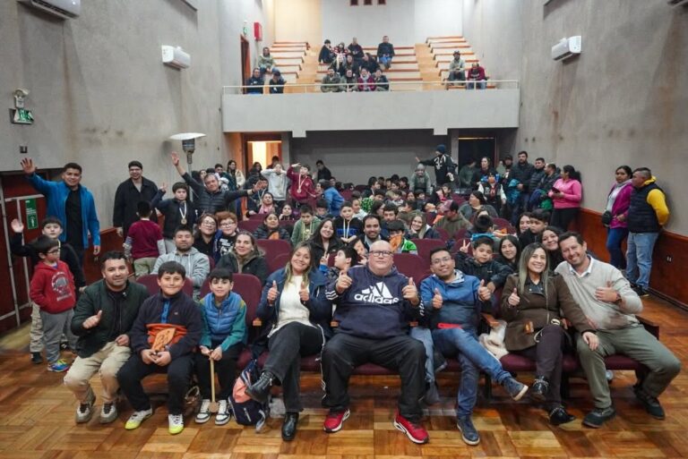 ESCUELA DE FÚTBOL MUNICIPAL CELEBRÓ SU 8° ANIVERSARIO CON GRAN CEREMONIA DE PREMIACIÓN