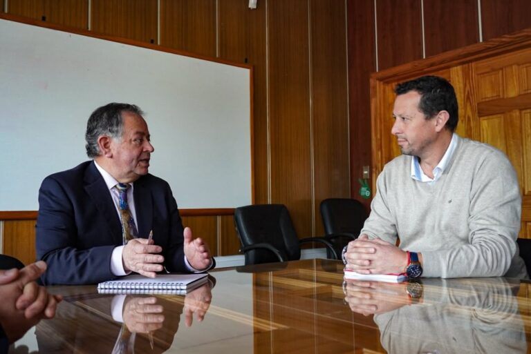 MUNICIPIO PLANTEA NECESIDADES A DIRECTOR REGIONAL DE CONAF