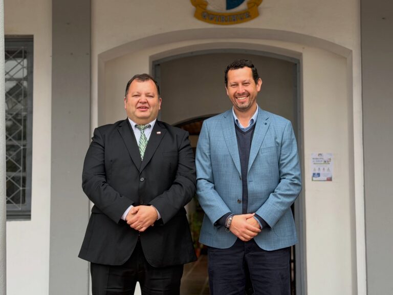 MUNICIPALIDAD EN REUNIÓN DE TRABAJO JUNTO A SEREMI DE ENERGÍA