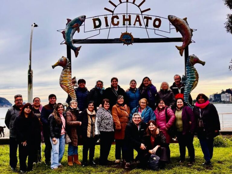 DIRIGENTES SOCIALES DE QUIRIHUE FORTALECEN SUS HABILIDADES DE LIDERAZGO