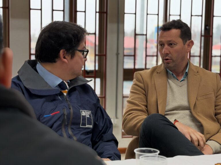 SEREMI DE DESARROLLO SOCIAL SE REÚNE CON ALCALDE Y PROGRAMAS