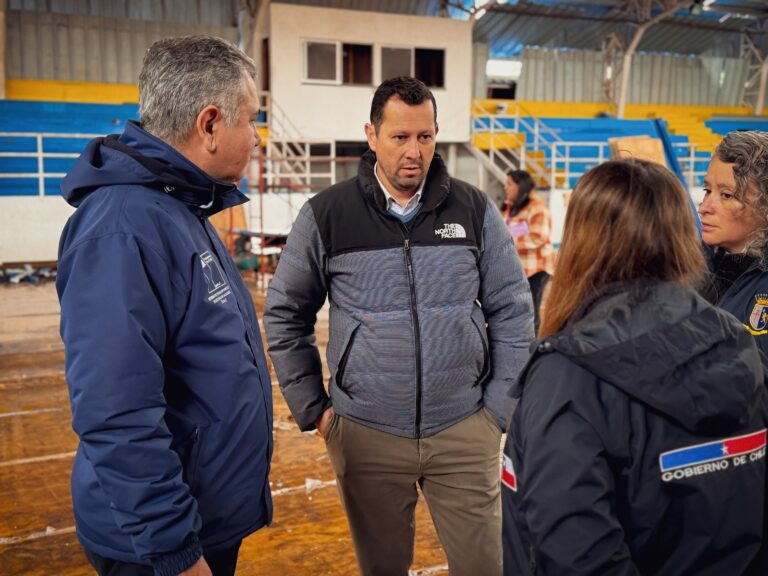 Autoridades inspeccionan obras del Gimnasio Municipal