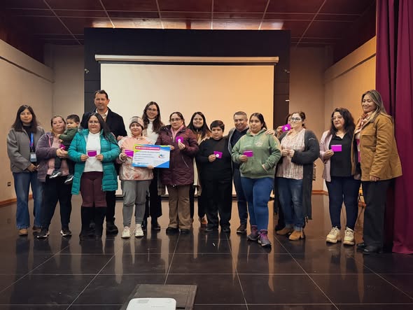 Entrega de tarjetas del programa Conecta Beneficios